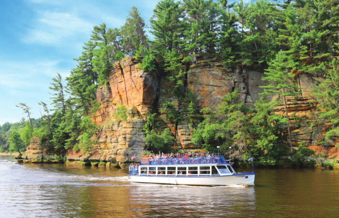 boat tour of dells